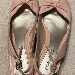 Easy Street pink open toes women’s shoes size 8. 5W